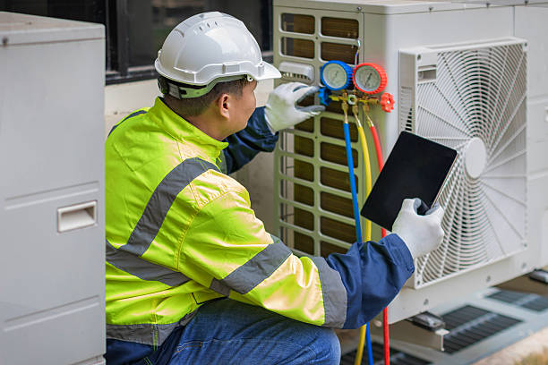 Professional Hvac technician working in Canton, TX